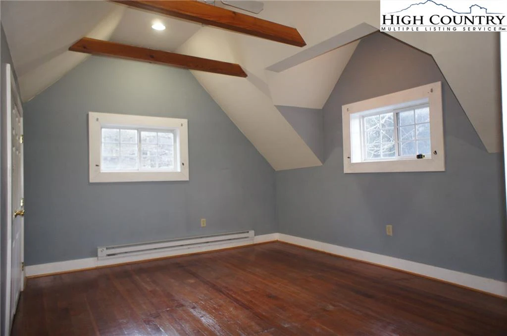 Image number 2 for the current listing