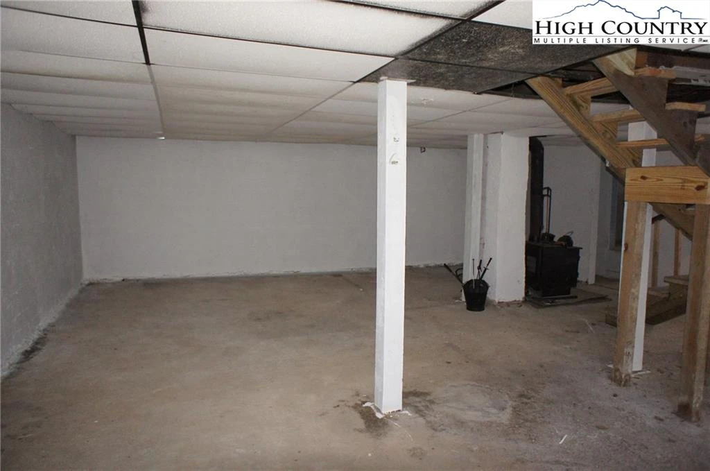 Image number 14 for the current listing
