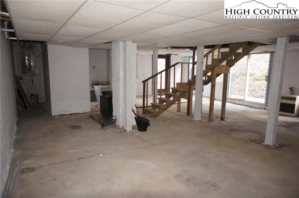 Image number 15 for the current listing