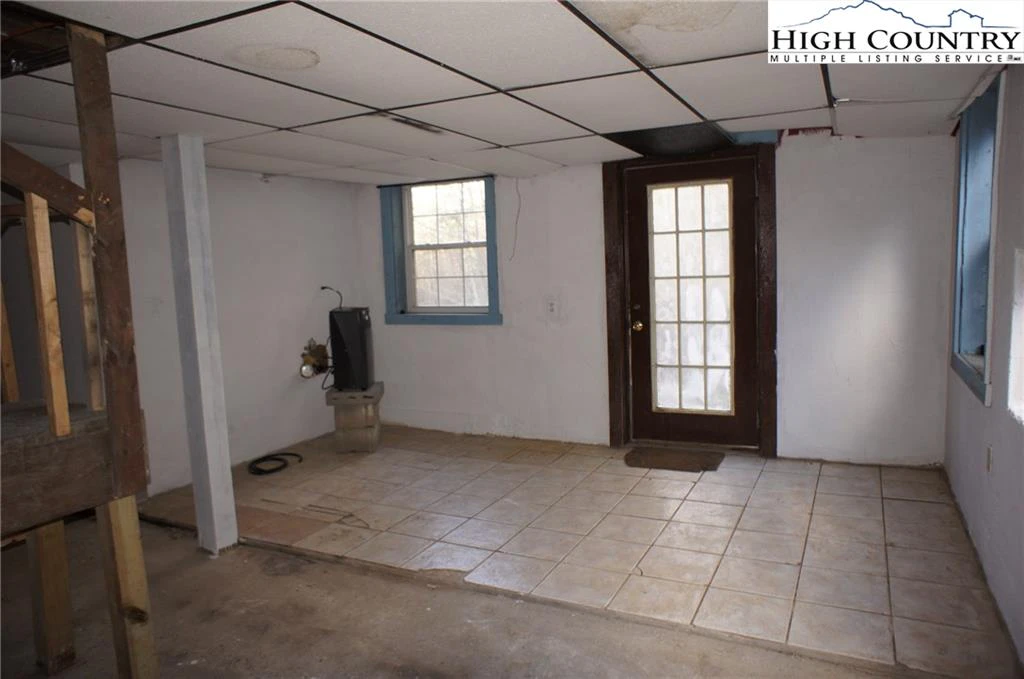 Image number 16 for the current listing