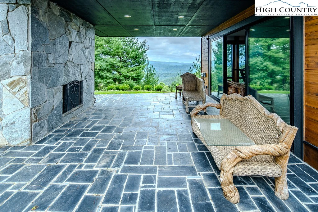 Image number 13 for the current listing