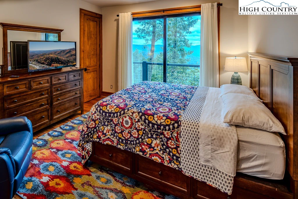 Image number 2 for the current listing