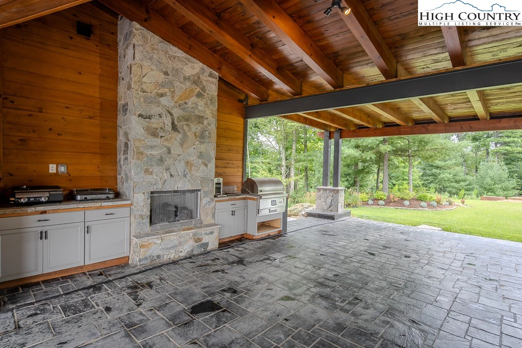 Image number 21 for the current listing