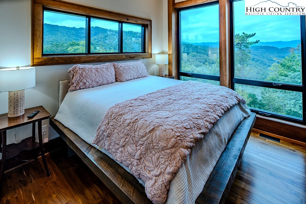 Image number 6 for the current listing
