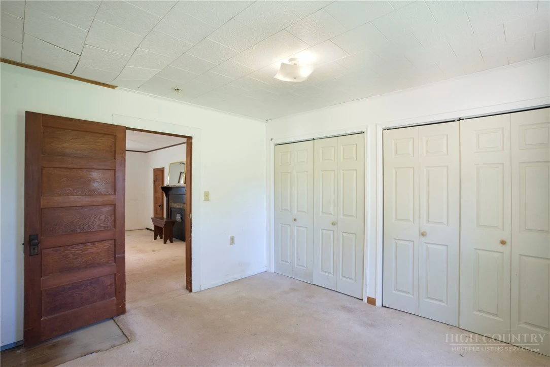 Image number 8 for the current listing
