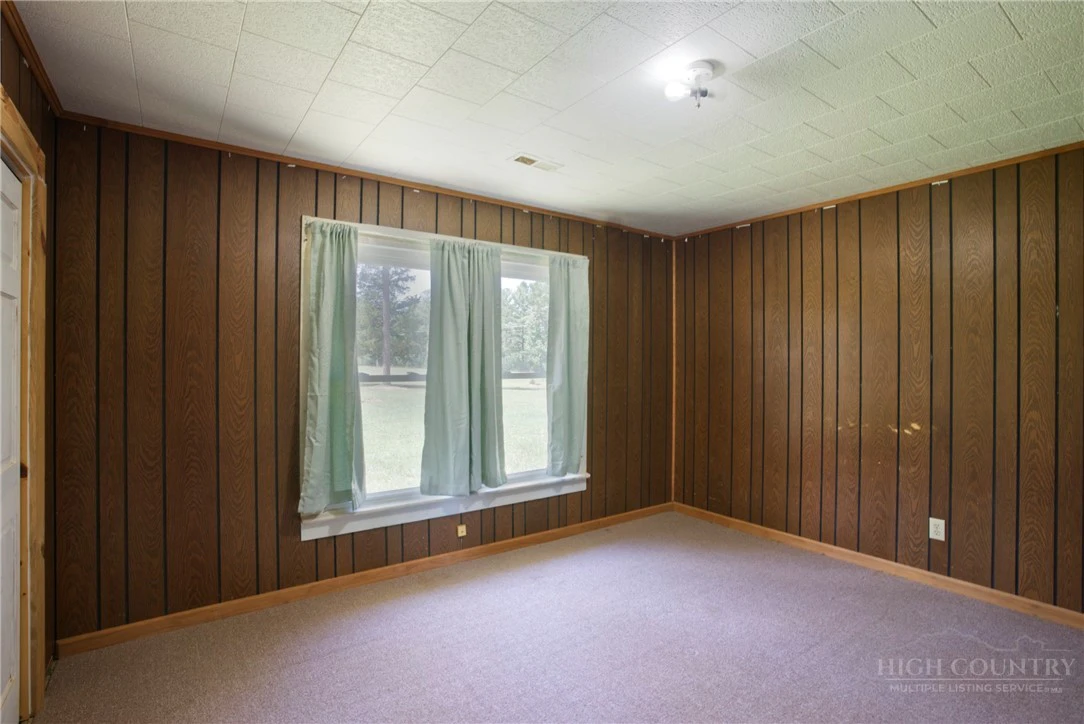 Image number 11 for the current listing