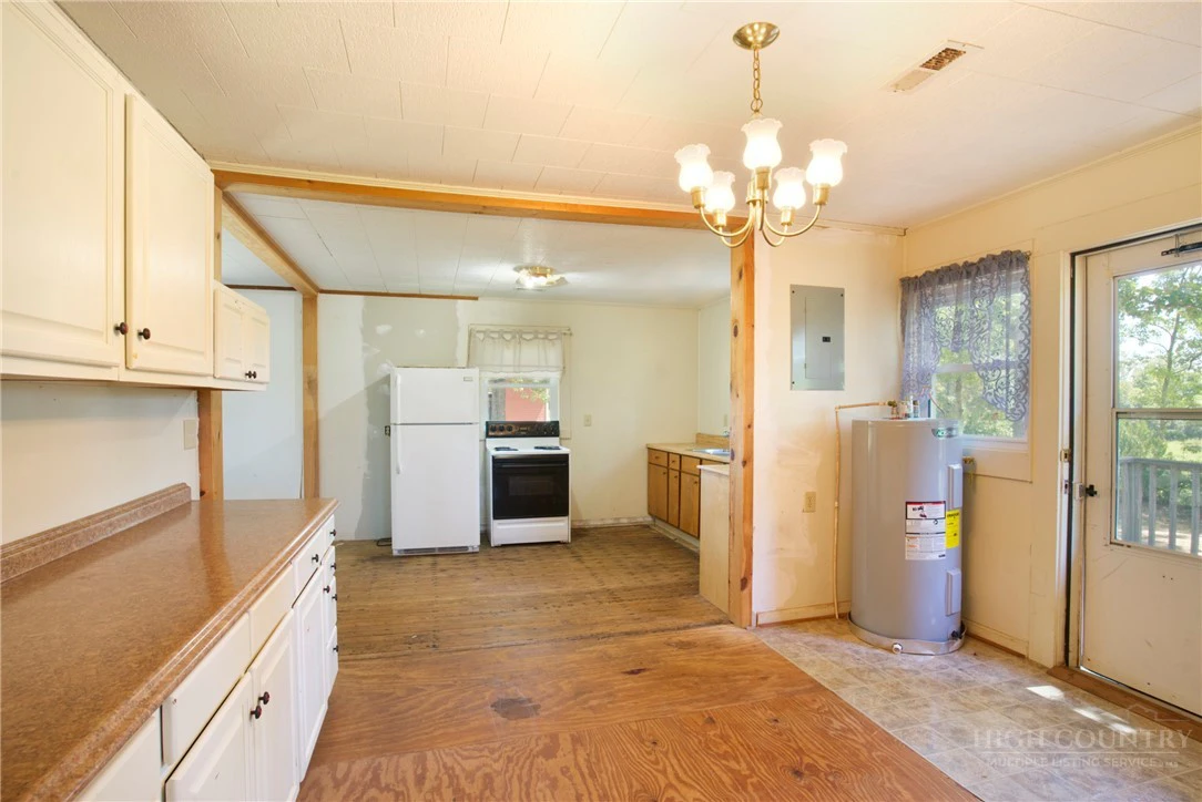 Image number 15 for the current listing