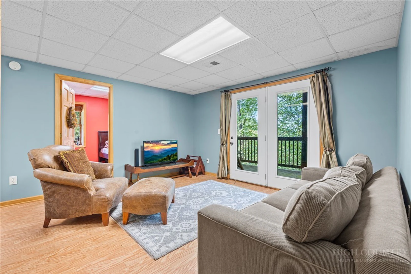 Image number 15 for the current listing