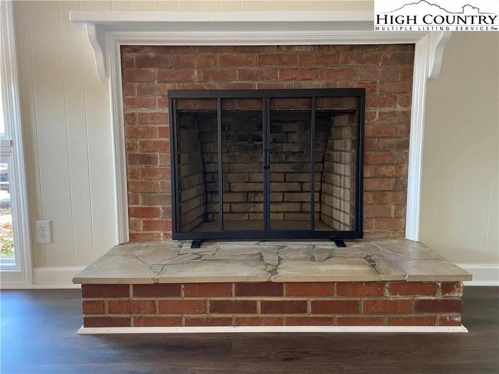 Image number 20 for the current listing