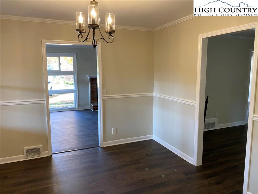Image number 3 for the current listing