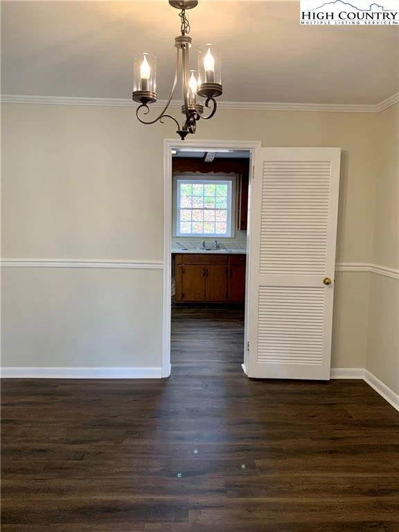 Image number 4 for the current listing