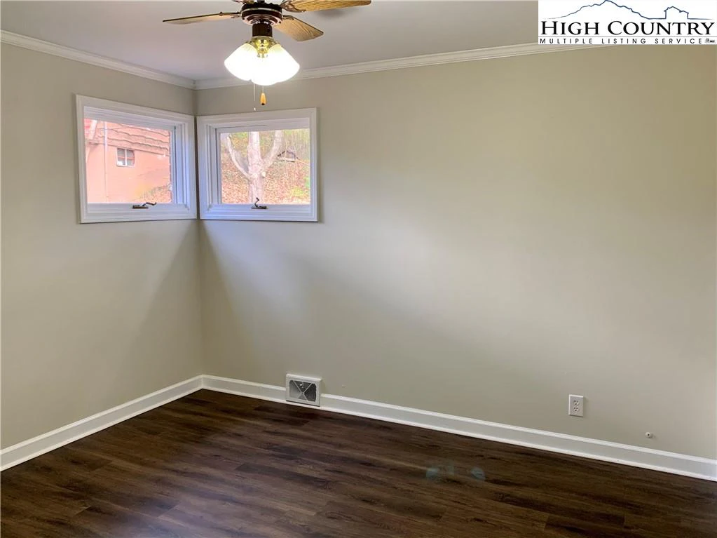 Image number 5 for the current listing
