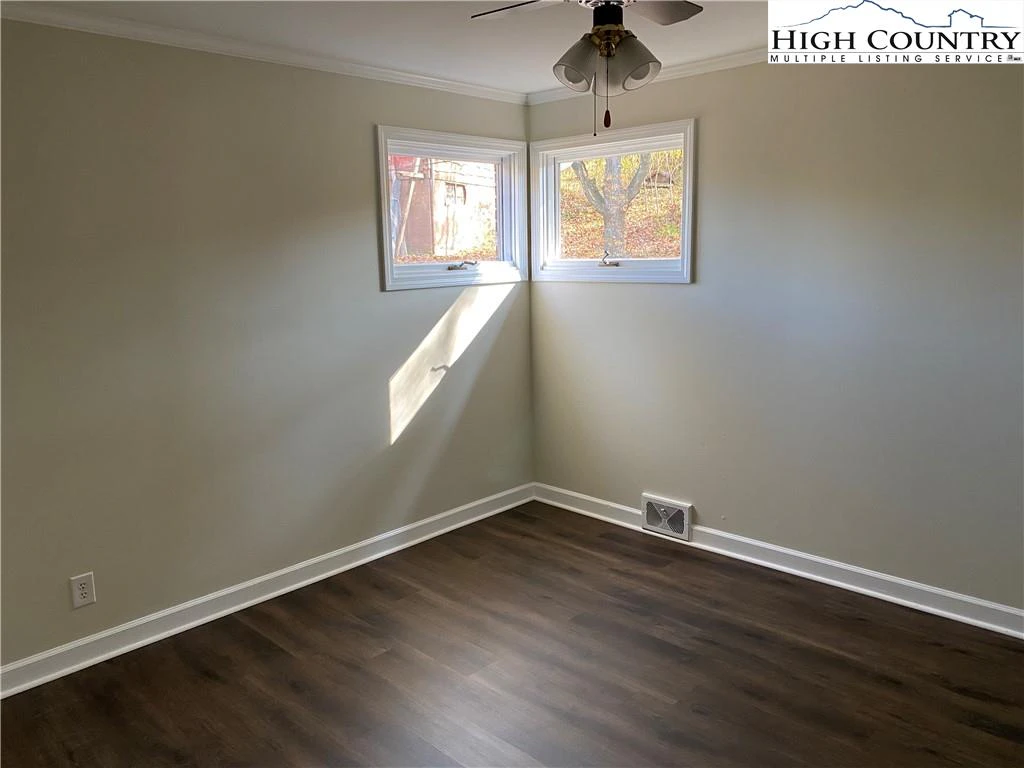 Image number 6 for the current listing