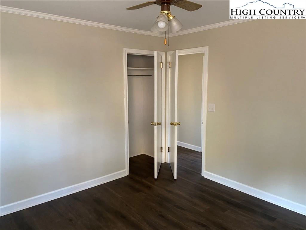 Image number 7 for the current listing