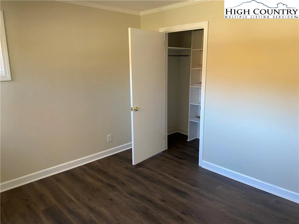 Image number 2 for the current listing