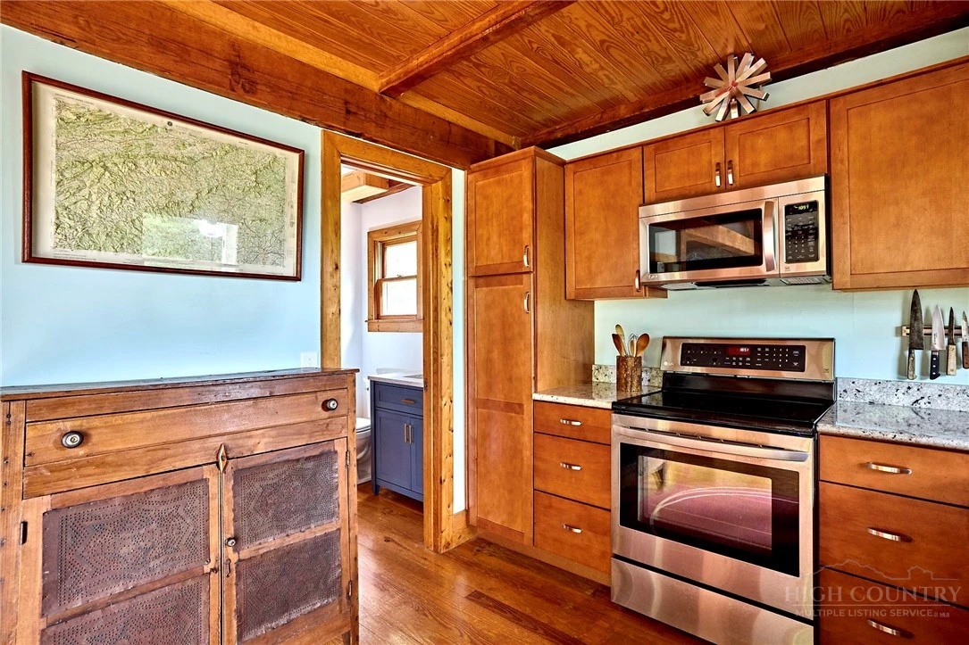 Image number 13 for the current listing