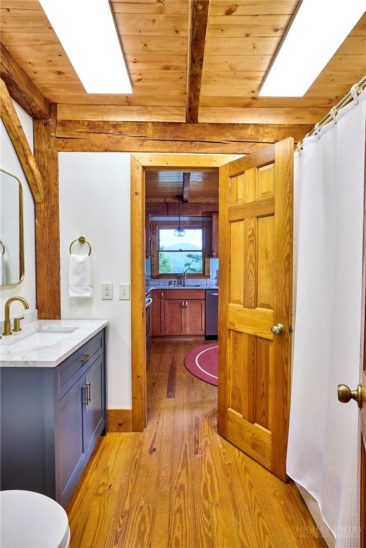 Image number 14 for the current listing