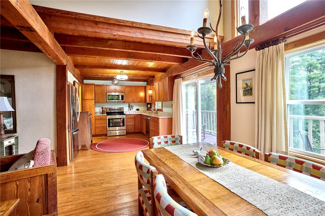 Image number 11 for the current listing