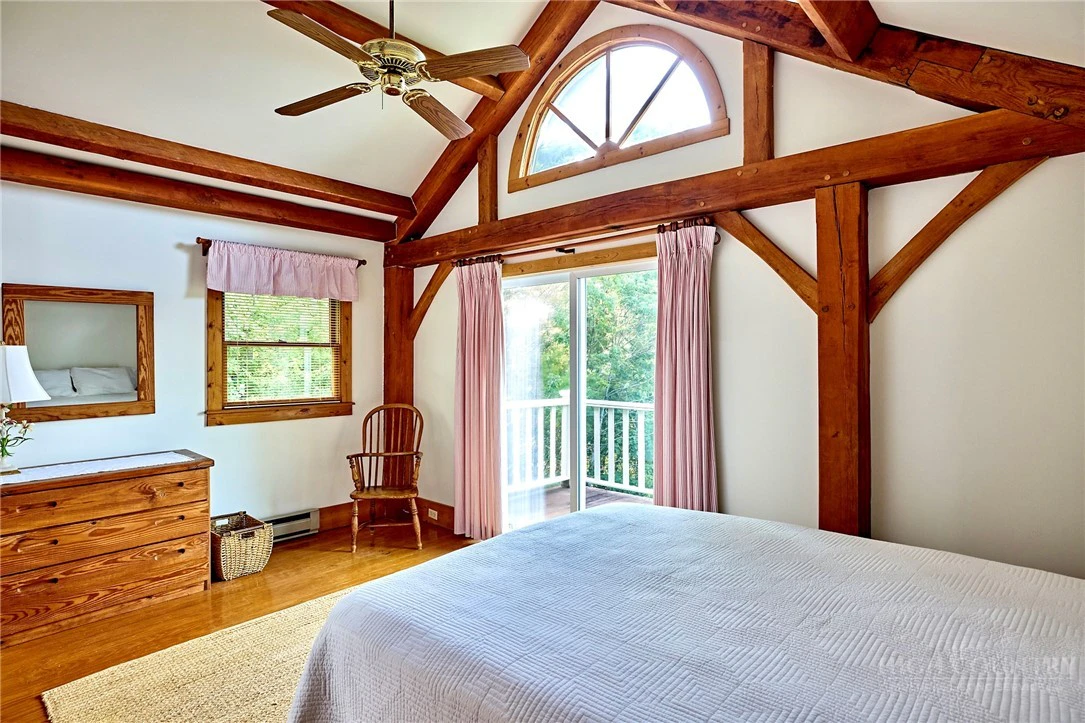 Image number 18 for the current listing