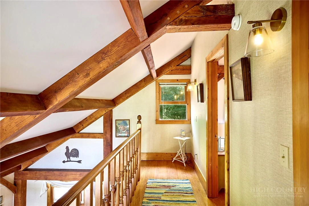 Image number 17 for the current listing