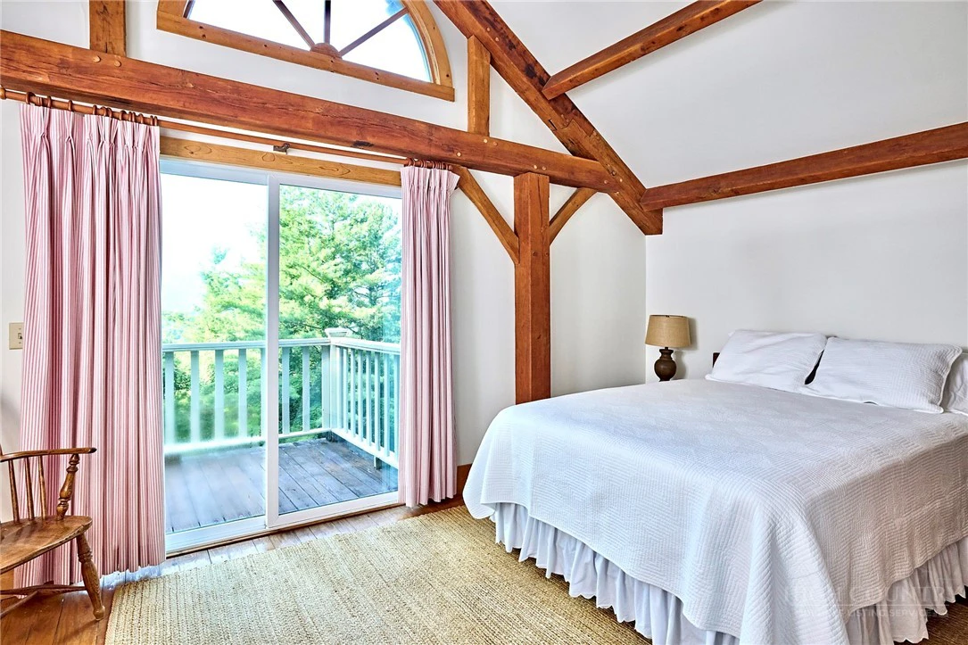 Image number 19 for the current listing