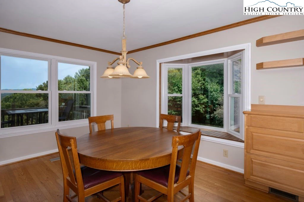 Image number 13 for the current listing