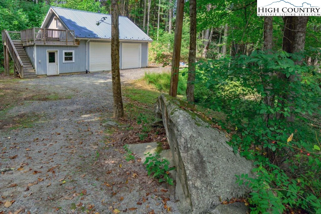 Image number 17 for the current listing