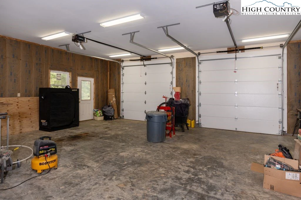 Image number 19 for the current listing