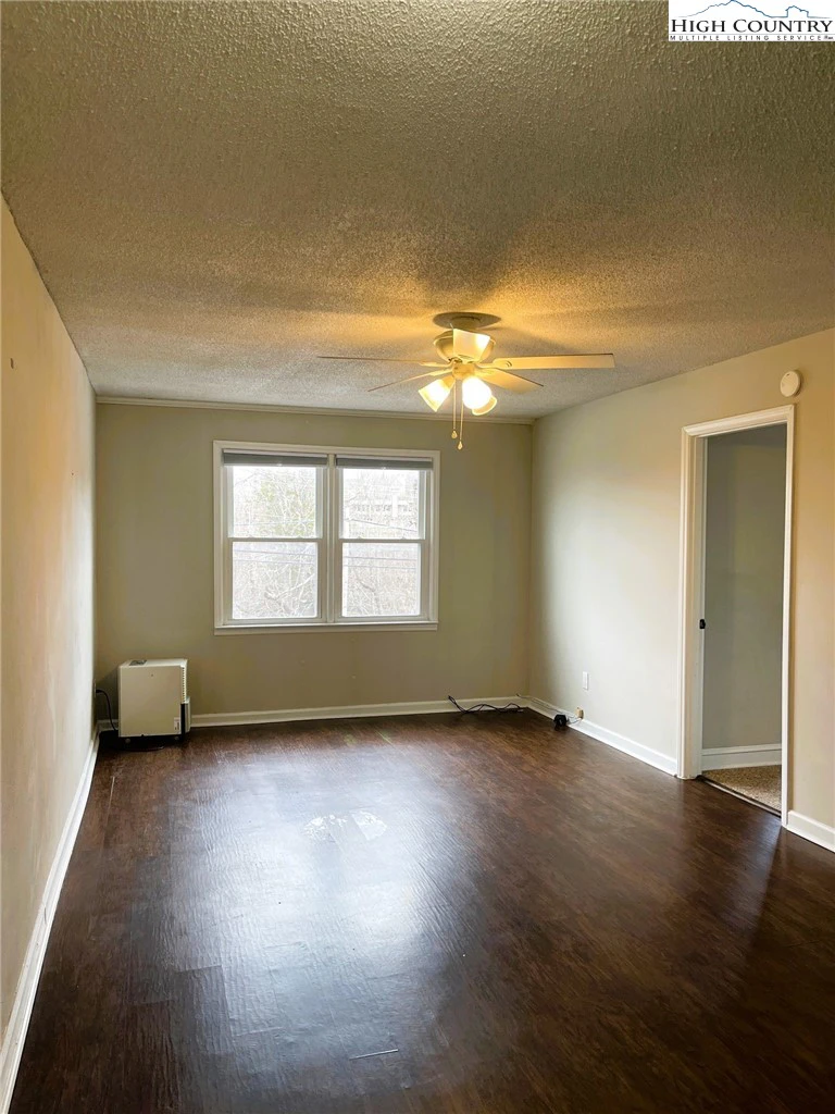 Image number 16 for the current listing