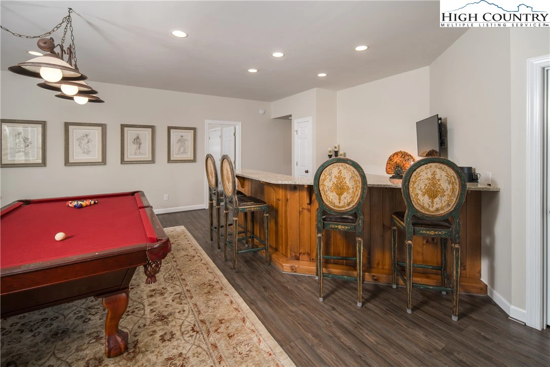 Image number 4 for the current listing