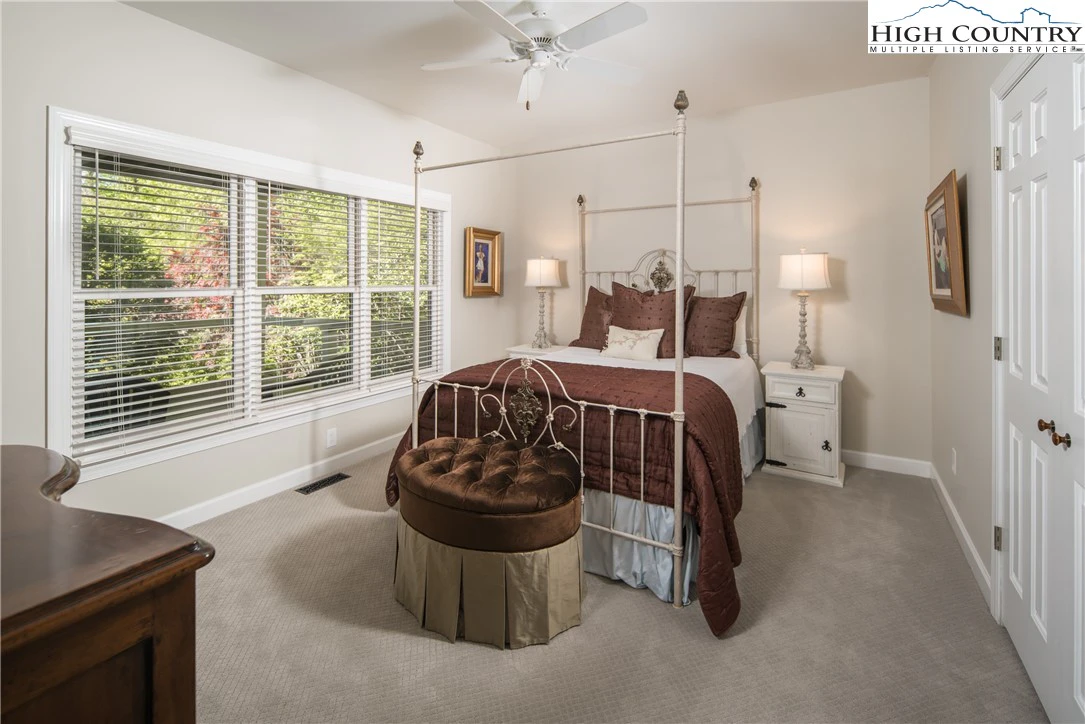 Image number 6 for the current listing