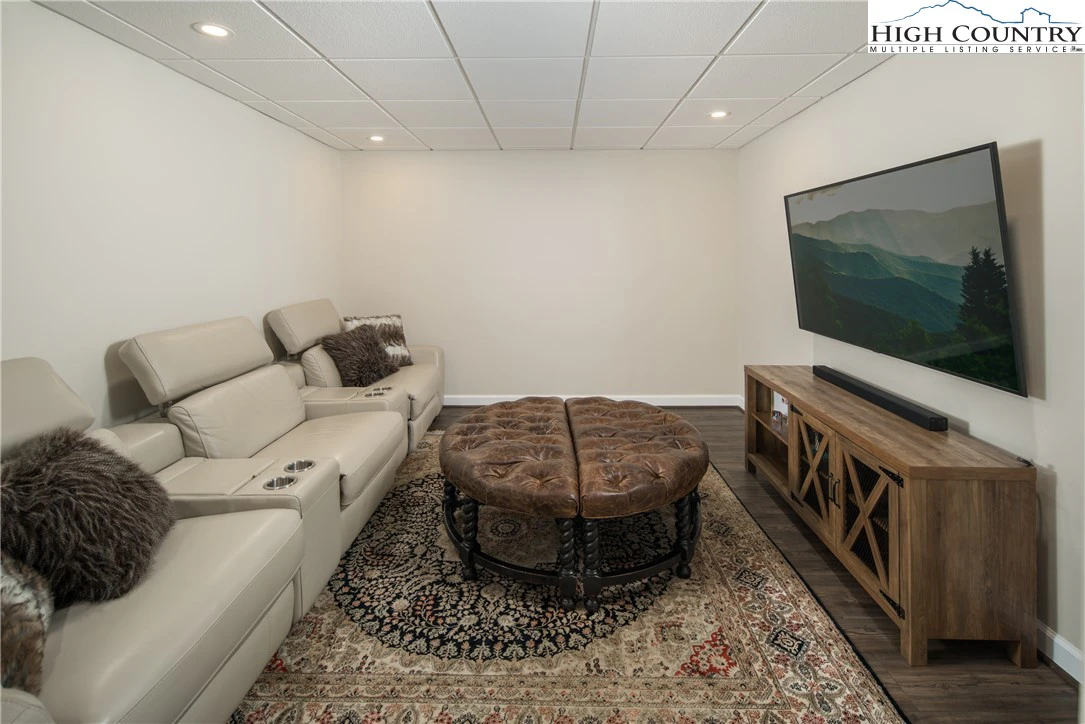 Image number 8 for the current listing