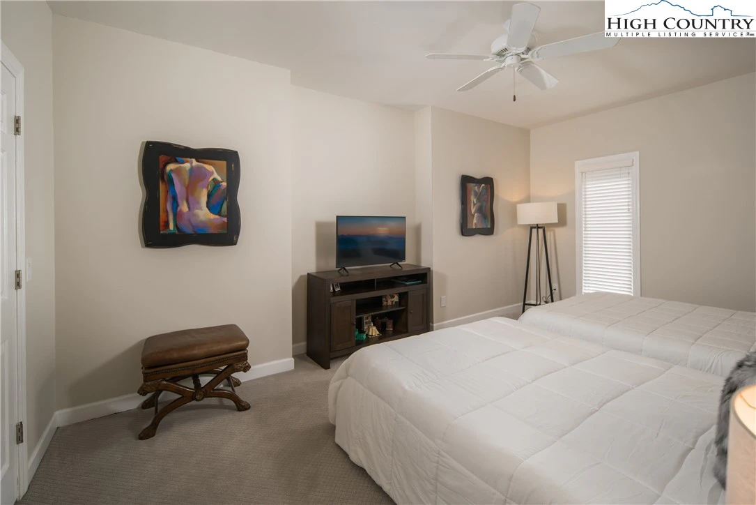 Image number 11 for the current listing