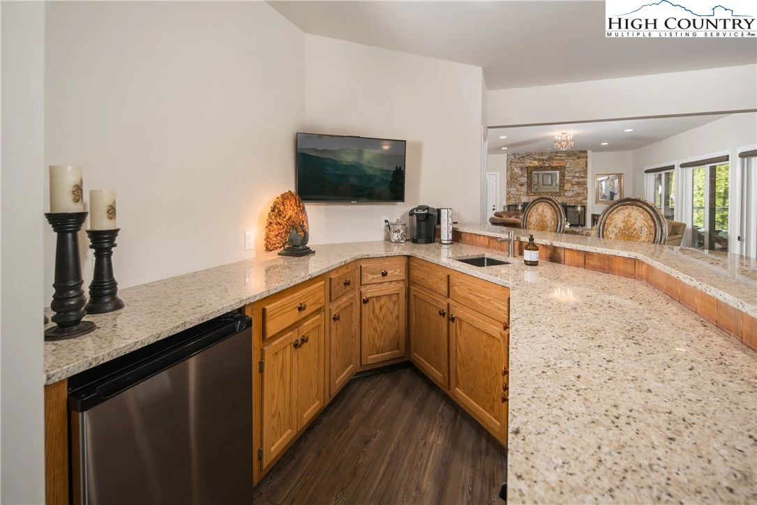 Image number 5 for the current listing