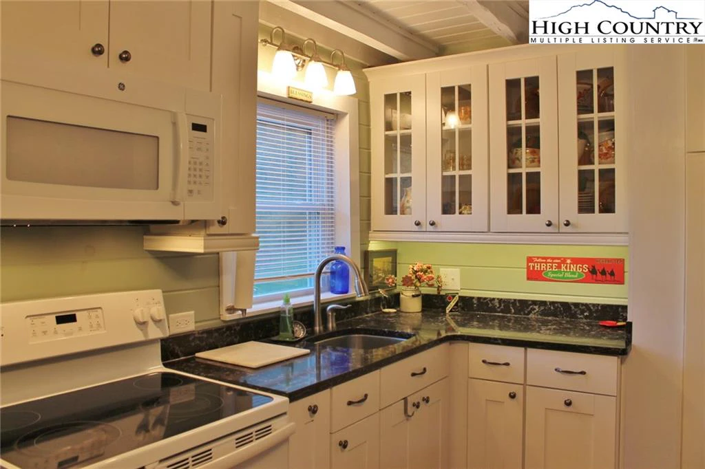 Image number 2 for the current listing
