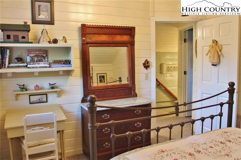 Image number 11 for the current listing