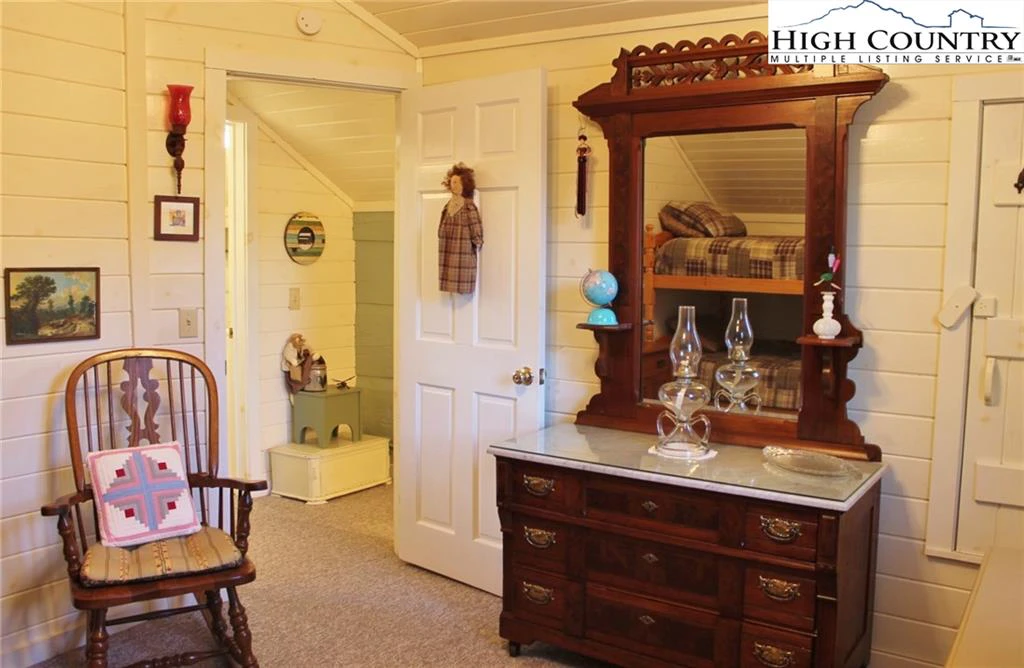 Image number 9 for the current listing