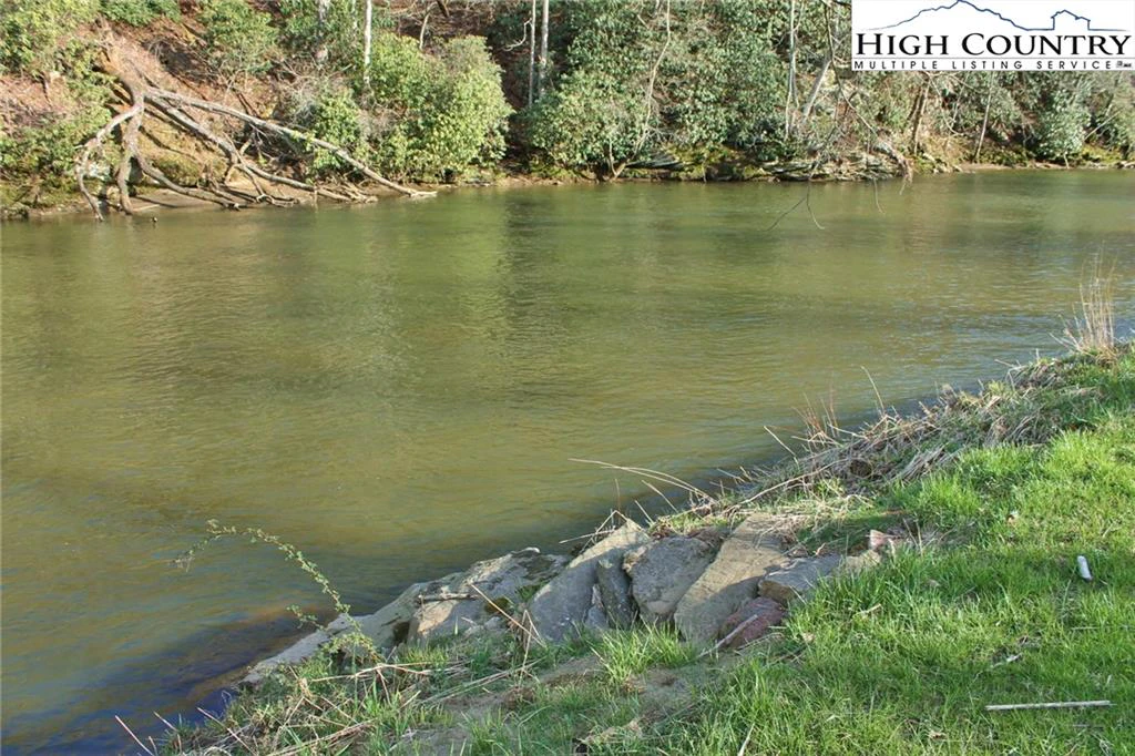 Image number 4 for the current listing