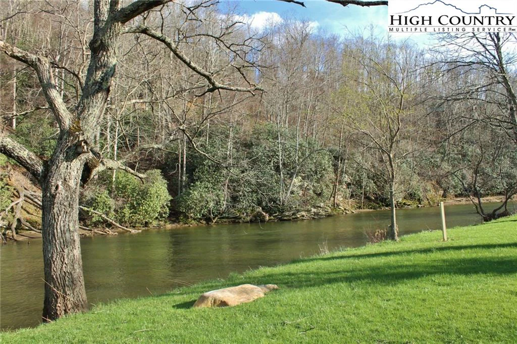 Image number 21 for the current listing
