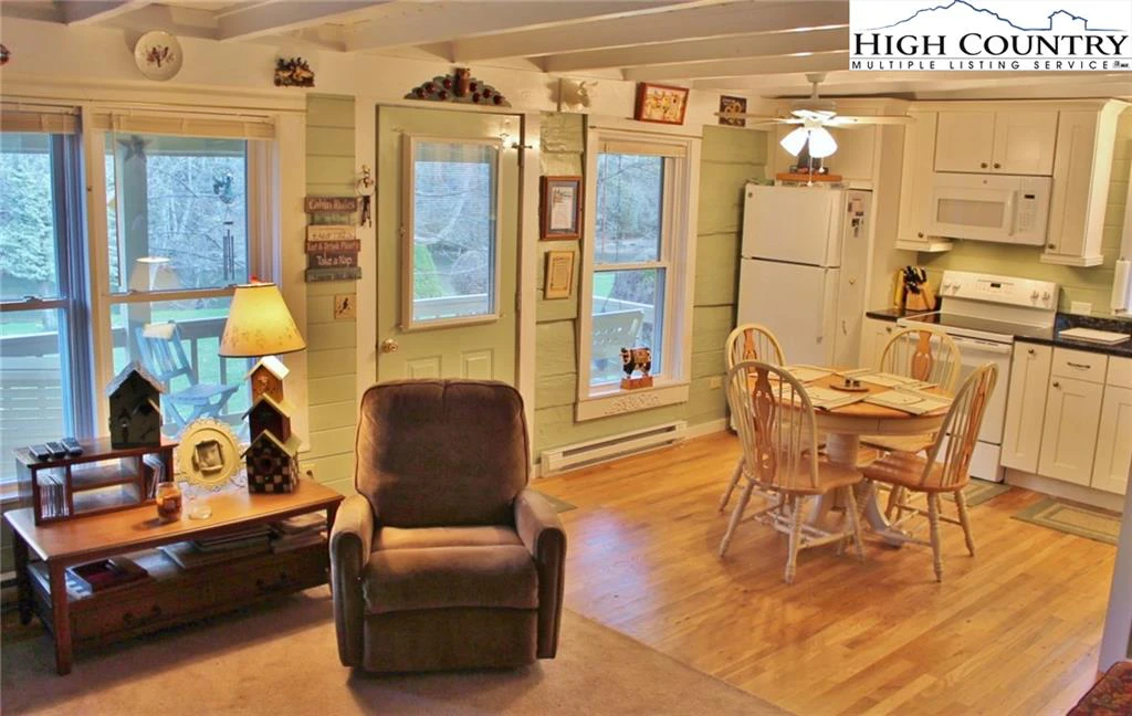 Image number 15 for the current listing