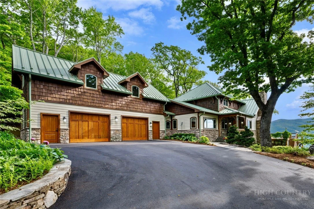 Image number 2 for the current listing