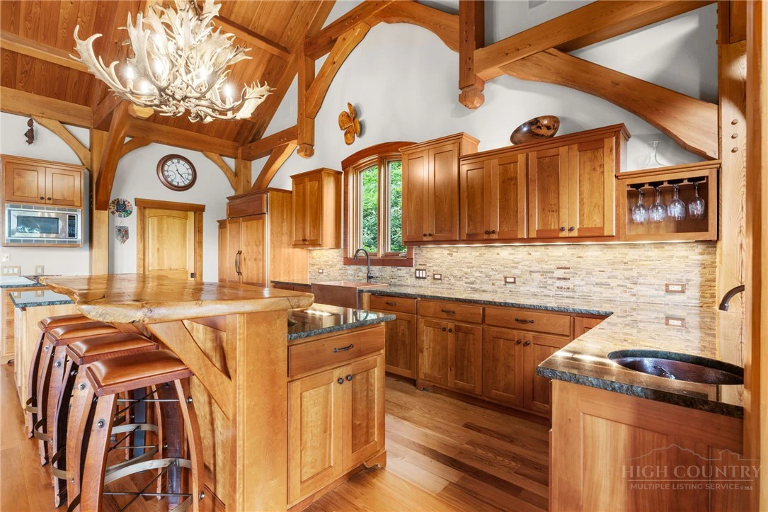 Image number 9 for the current listing