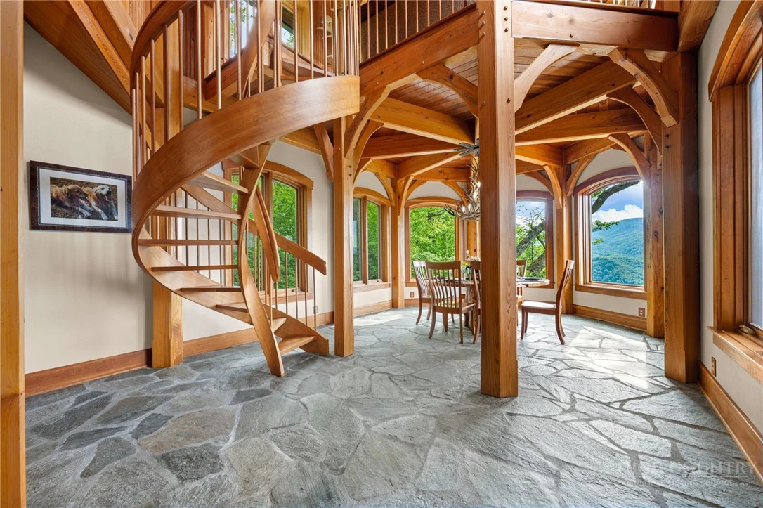 Image number 11 for the current listing