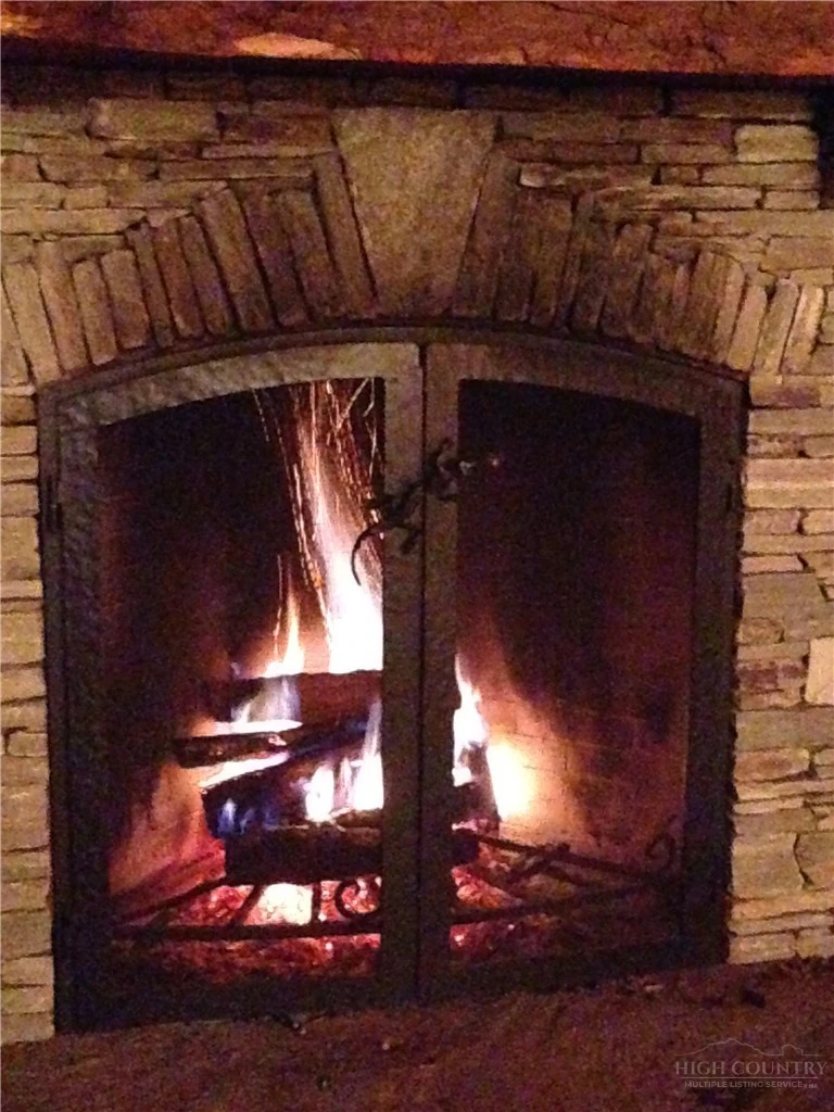Image number 7 for the current listing