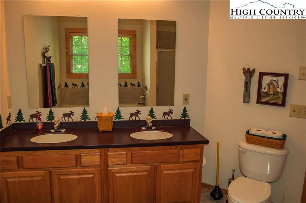 Image number 5 for the current listing