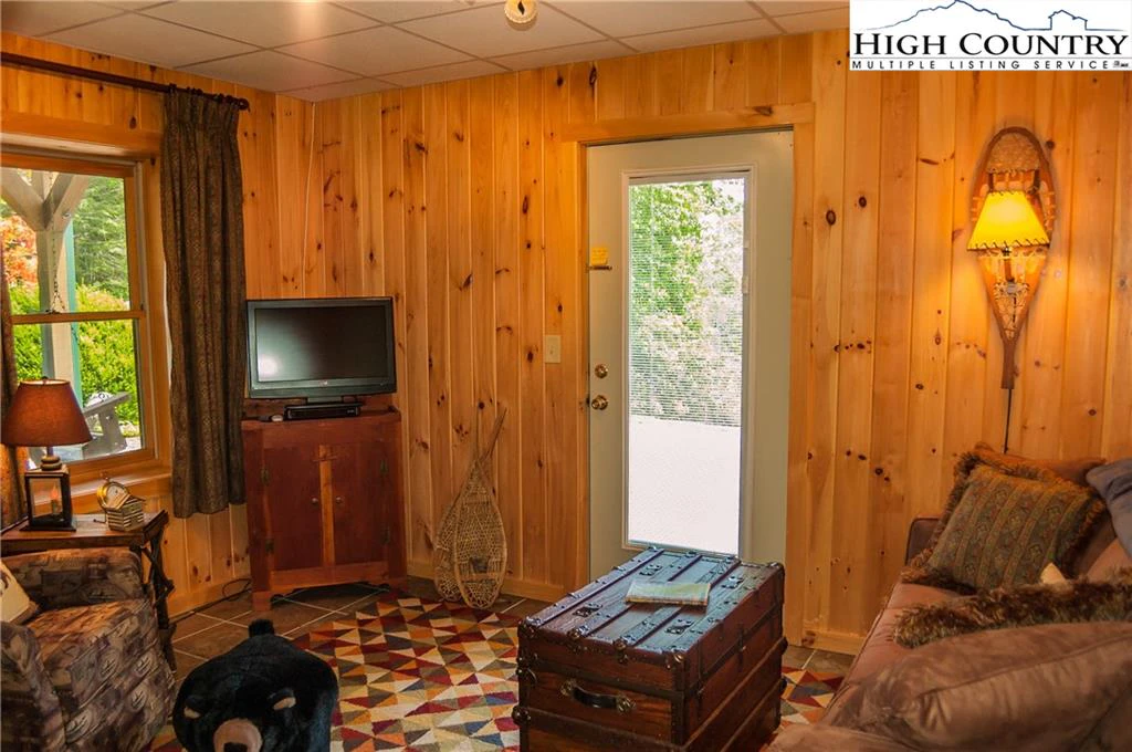 Image number 9 for the current listing