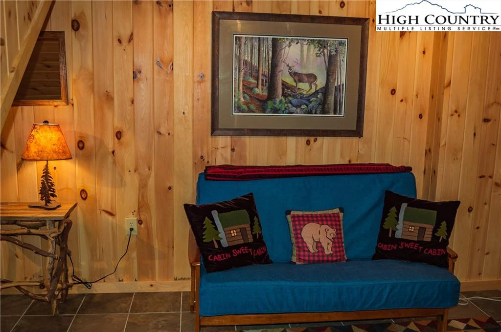 Image number 10 for the current listing