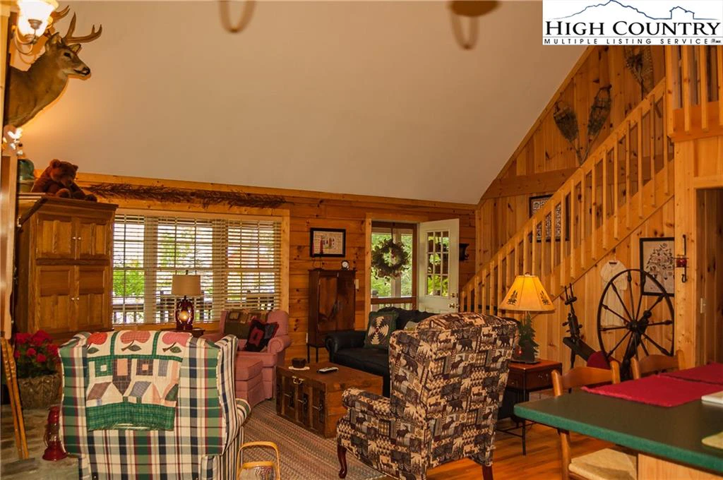 Image number 21 for the current listing