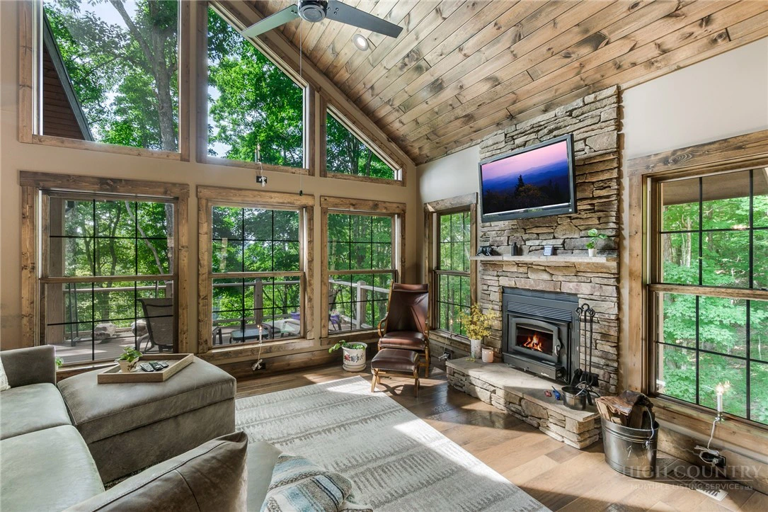 Image number 6 for the current listing