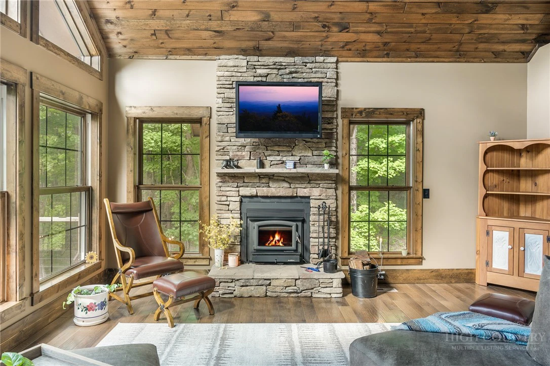 Image number 4 for the current listing